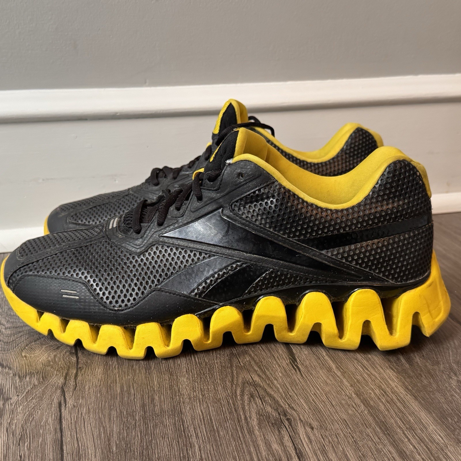 Reebok Zigtech ZigEnergy Black Yellow Zig Running… - image 4