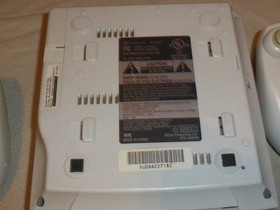 WHITE SEGA DREAMCAST SYSTEM CONSOLE HKT 3020 & CONTROLLERS SET