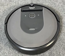 iRobot Roomba j7 Robot Vacuum Cleaner FOR PARTS OR REPAIR