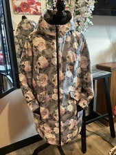 Arctic Expedition Grey Floral Coat coat size L But Fits Up To 1X Plus Size
