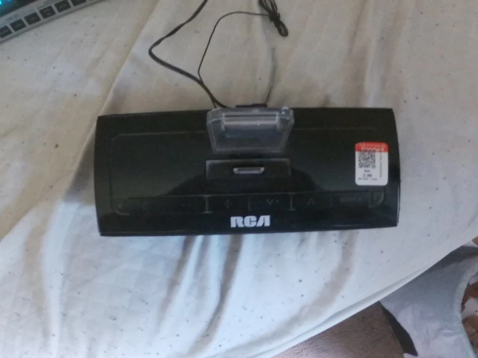 RCA iPod Dock Sound System Ri173 - Image 3 of 4