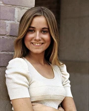 Maureen Mccormick Posing In White Shirt 8x10 PRINT PHOTO