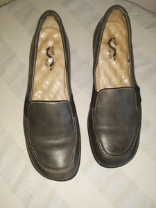 stitched leather loafer