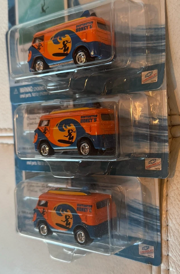 Johnny Lightning Volkswagon Bus Surf Rods Con 3 Tarjetas Diferentes Foto 3 de 4