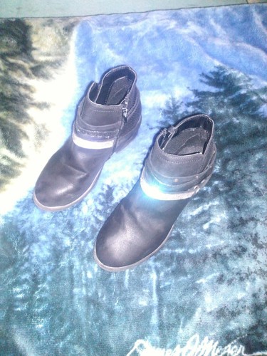 Girls low Black Boots with sparkle bands - Picture 3 of 8