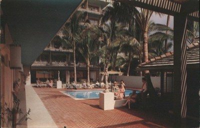 Honolulu, Hawaii HI Waikiki Surf Hotel Courtyard Swimming Pool 1959 Vintage