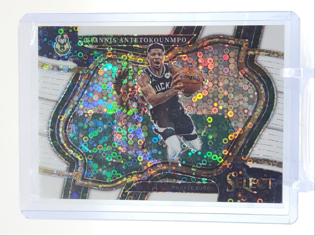 GIANNIS ANTETOKOUNMPO 2022-23 SELECT COURTSIDE WHITE DISCO PRIZM /75 Q4094