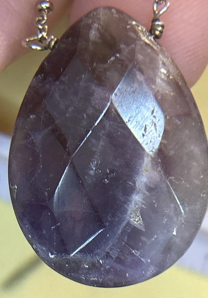 Conjunto de joyería collar colgante de piedra amatista genuina y pendientes de acrílico Foto 2 de 4