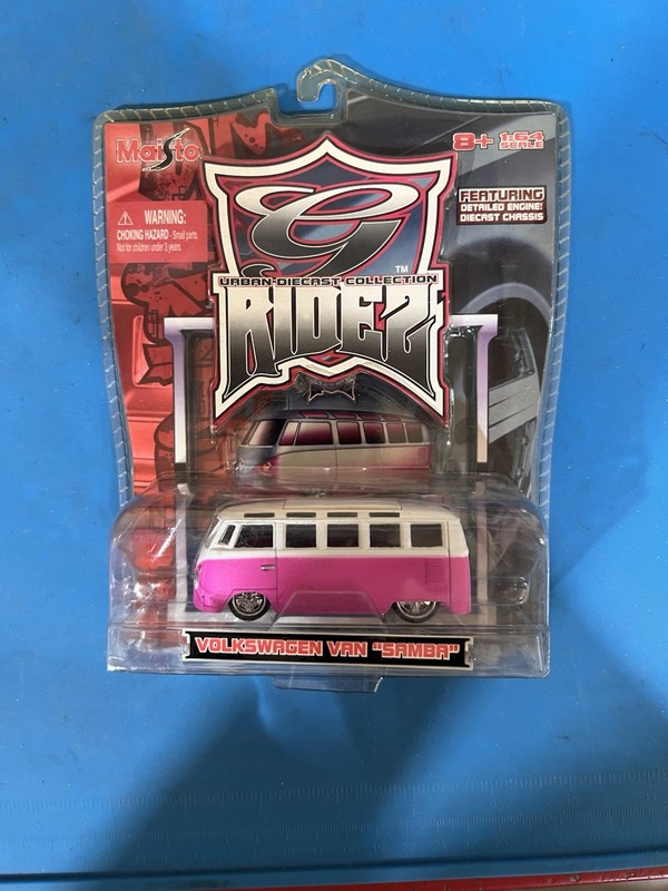 Maisto G-Ridez - Volkswagen Van "Samba" - Pink - Urban Diecast Collection!