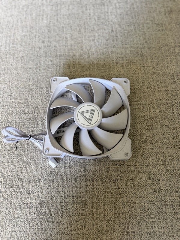 MONTECH PWM 140mm White Case Fan 4-Pin Hydraulic 1600RPM 76.9CFM