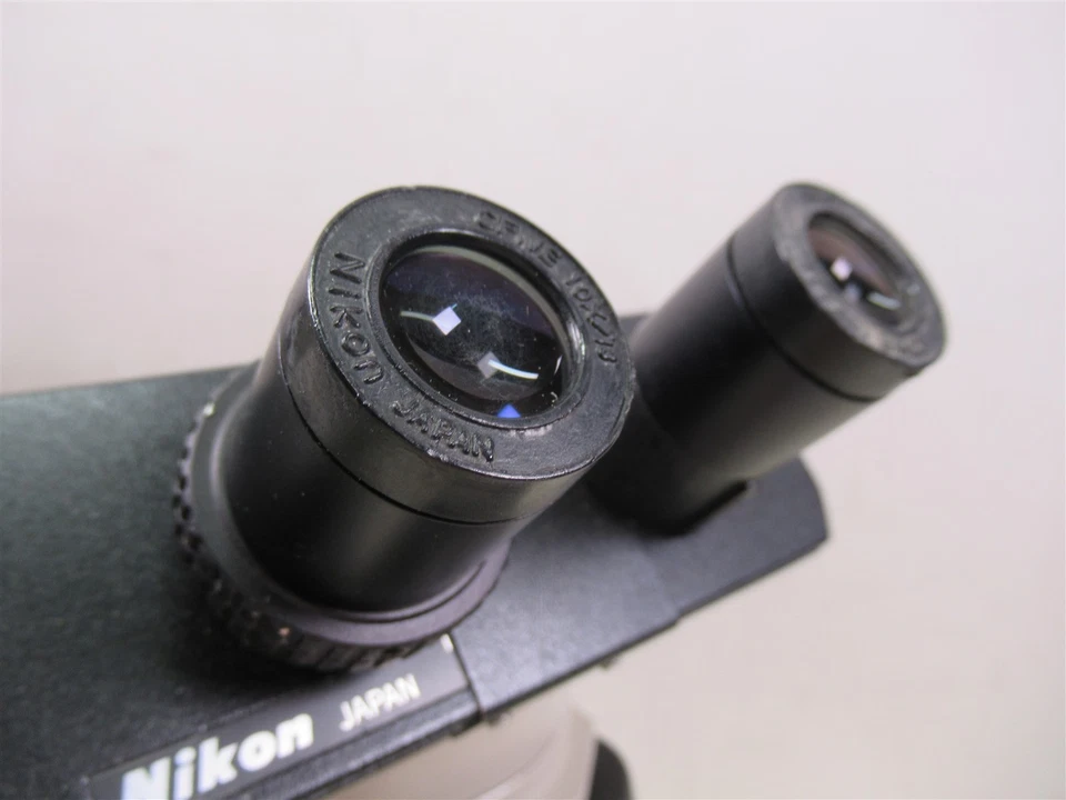 Бинокулярный микроскоп Nikon Alphaphot YS с окулярами и 4 объективами  - Изображение 4 из 4