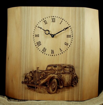Holz Tischuhr Antik Auto Design Handarbeit Pyrographie Wohndeko Kunst 9B
