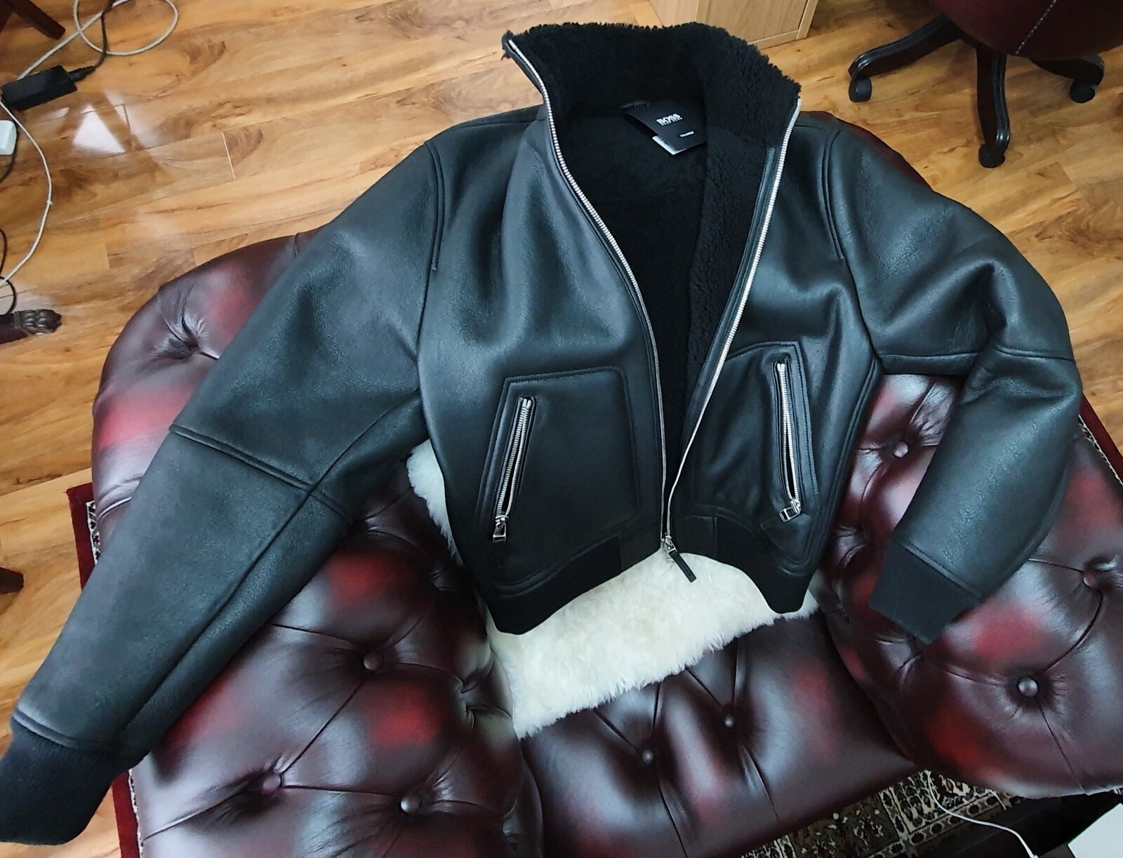 Hugo Boss Large Shearling Leather Jacket for Men - UK Size 50 image 4