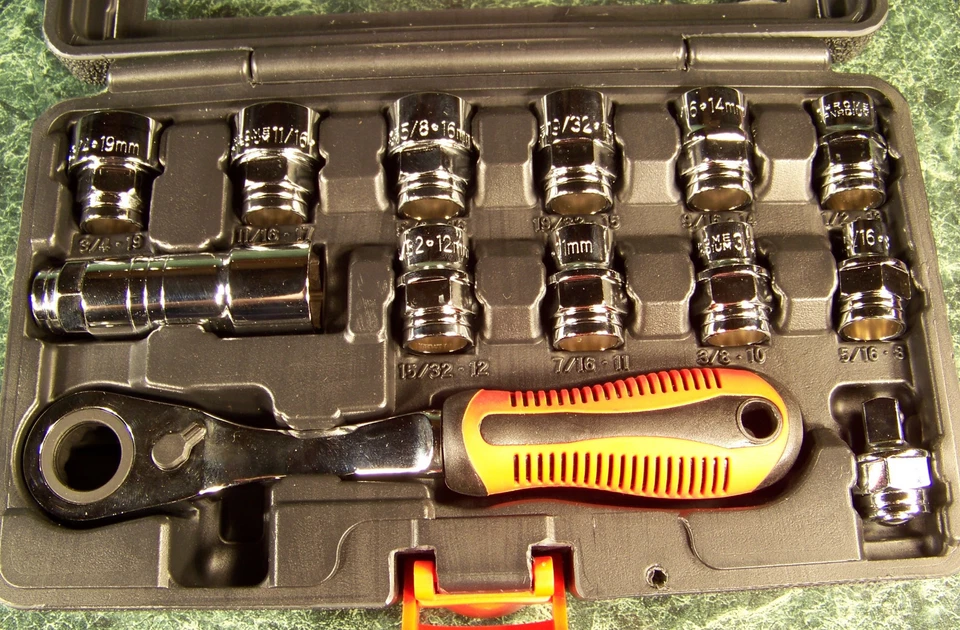 13pc Go Thru Spline Socket Ratchet Set SAE and METRIC 20 Sizes Hollow Center - Image 4 of 4