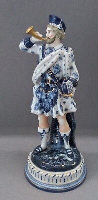 KPM Carl Krister  Porzellan figur  ''Edelmann mit Jagdhorn'' 26cm