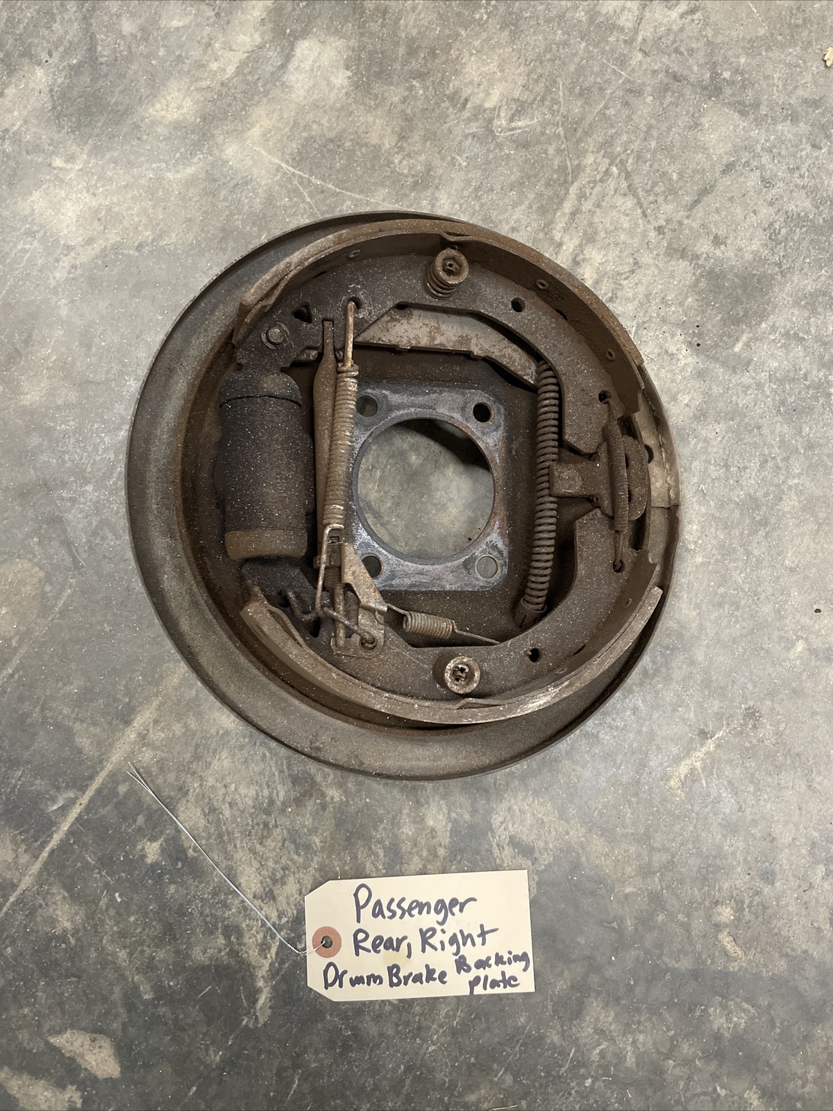 8690 BUICK LESABRE PASSENGER REAR RIGHT DRUM BRAKE BACKING PLATE