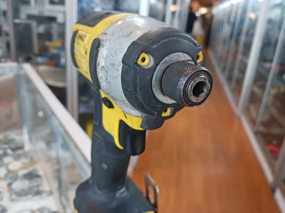 DEWALT DCF885-XE 18V 1/4'' XR LI-ION CORDLESS IMPACT DRIVER - SKIN ONLY - Image 4 of 4