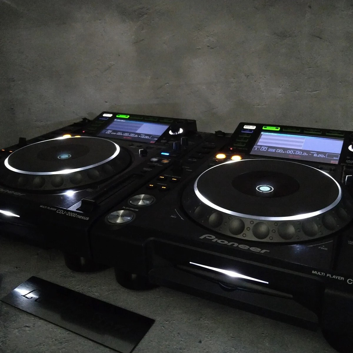Pair 2x Pioneer CDJ-2000NXS & DJM-900NXS & Flight Case 2000 Pair 2x Pioneer CDJ-2000NXS & DJM-900NXS & Flight Case 2000