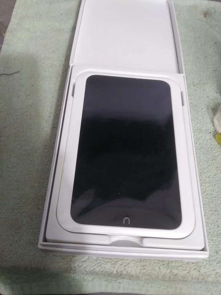 Barnes & Noble 8GB 7” Nook HD Wi-Fi Tablet Book Reader BNTV400 New Box Opened - Image 2 of 4