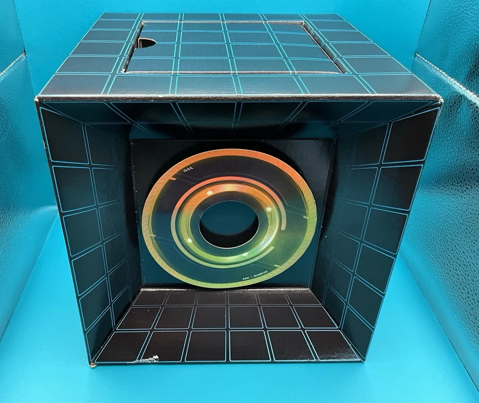 TRON Limited Edition Cube - Play.com Exclusive Tron + Tron Legacy Blu-ray Set - Image 3 of 4