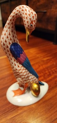 Herend Goose with Golden Egg. Porcelain Rust Fishnet 7.5''