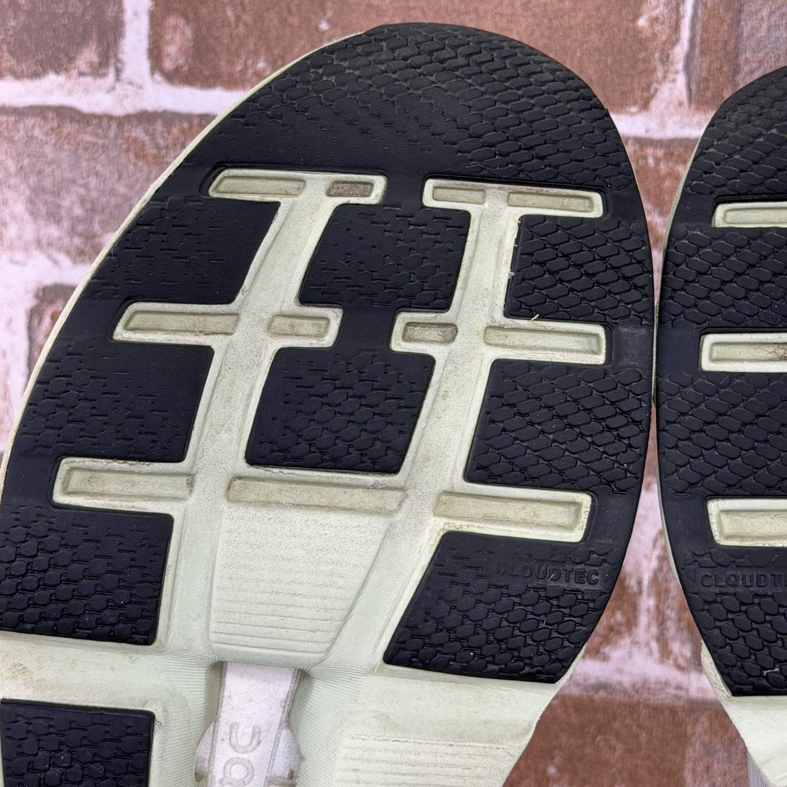 On Cloud Cloudstratus Athletic Running Shoes Whit… - image 9