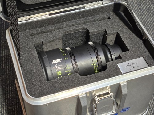 Excellent ARRI Signature Prime Lens 35mm T 1.8 W/ Aluminium Case - Picture 3 of 9
