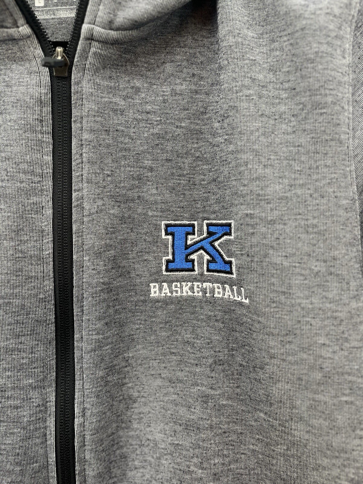 SACAI X NIKE Nike Dri Fit giacca grigia con cappuccio zip intera uomo taglia L logo "K basket" orlo hi lo