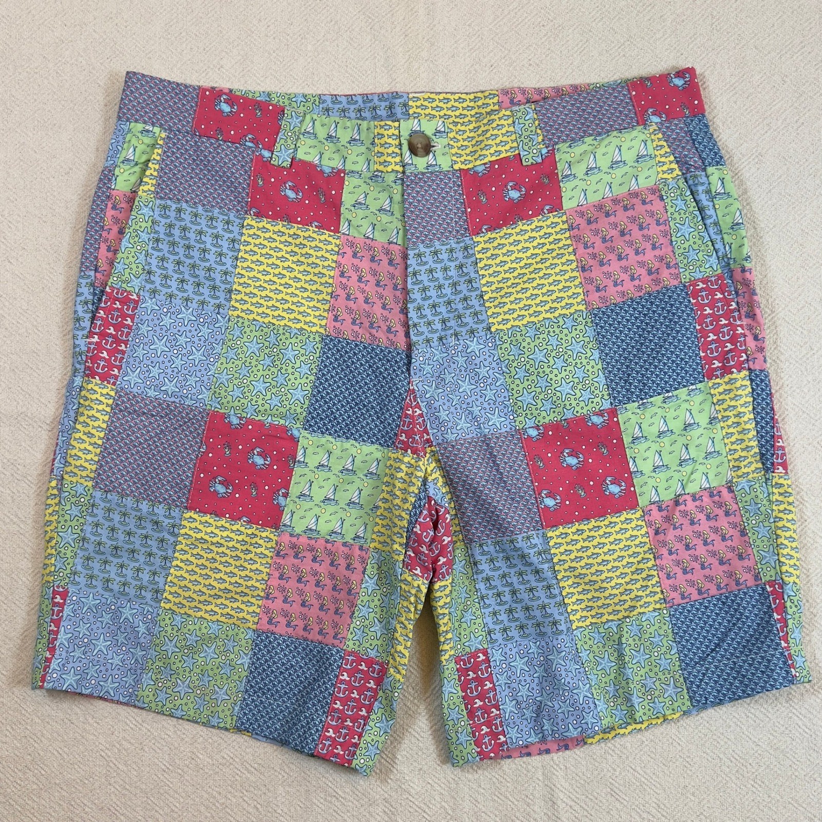 Vineyard Vines Men's Patchwork Printed Shorts Siz… - image 1