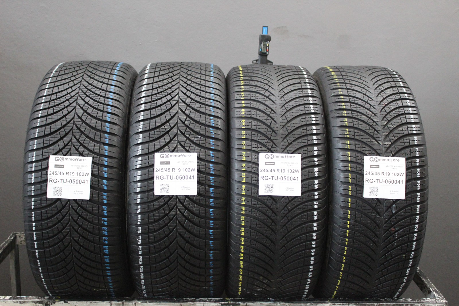 4 Pneumatici 245/45 R19 Goodyear Vector 4 Season Gen - 3