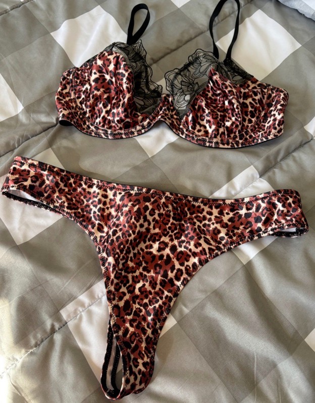NWT Polyester Animal Print Bra And Thong, 36C (label 85D)