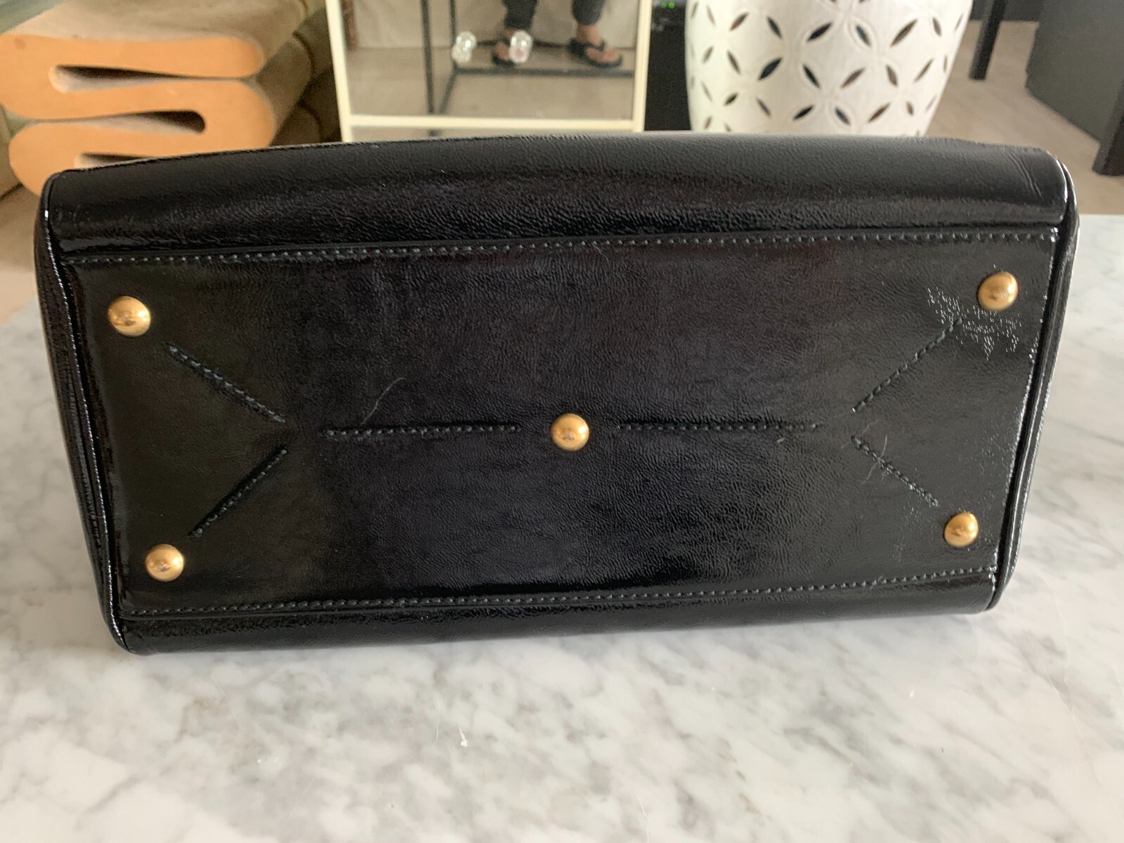 SAINT LAURENT Borsa YSL Majorelle in pelle verniciata nera