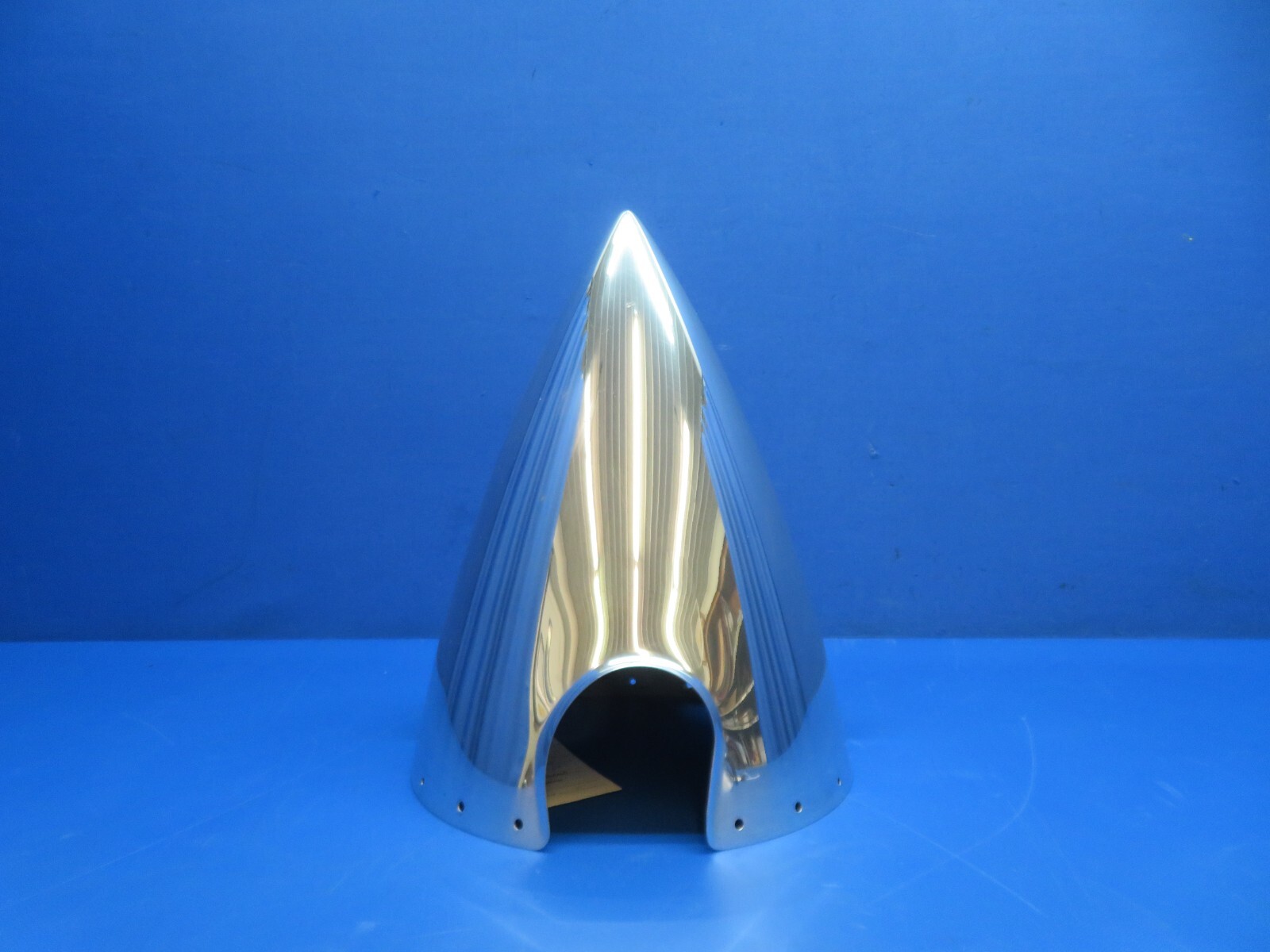 Beech A36 Bonanza Hartzell 3 Blade Spinner P/N C-3532-5P (0425-163)