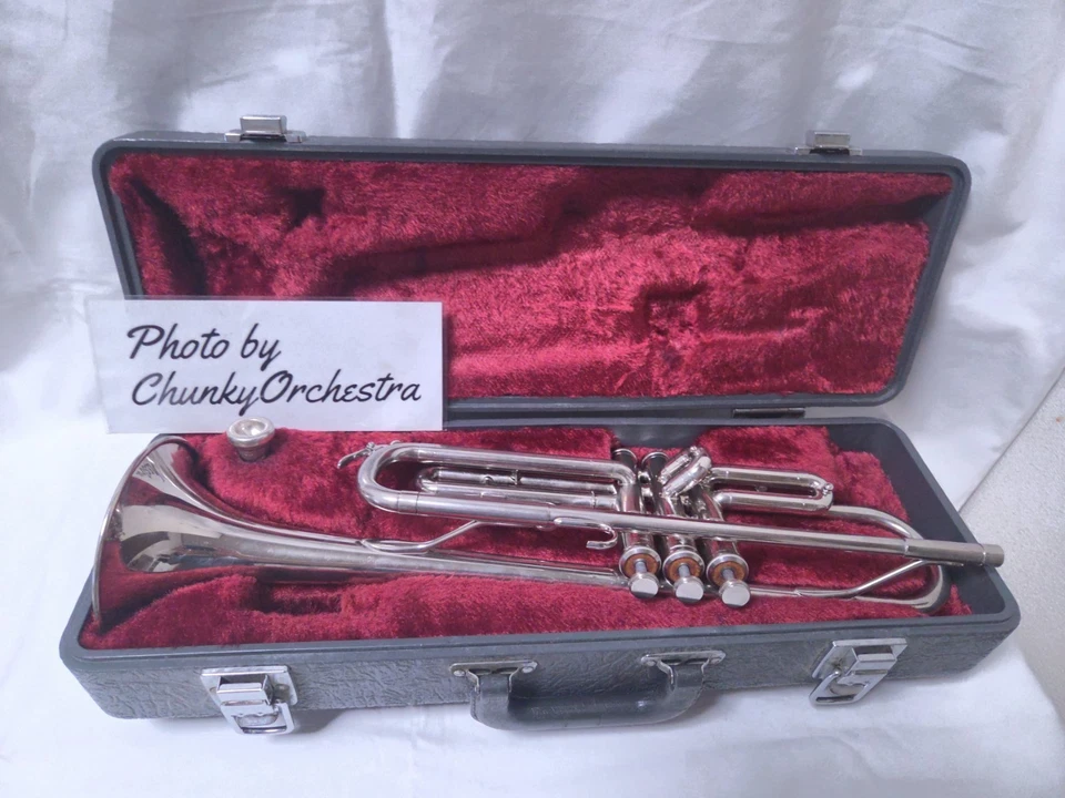 Tromba Yamaha YTR-136 colore argento modello per principianti e studenti... - Immagine 2 di 4