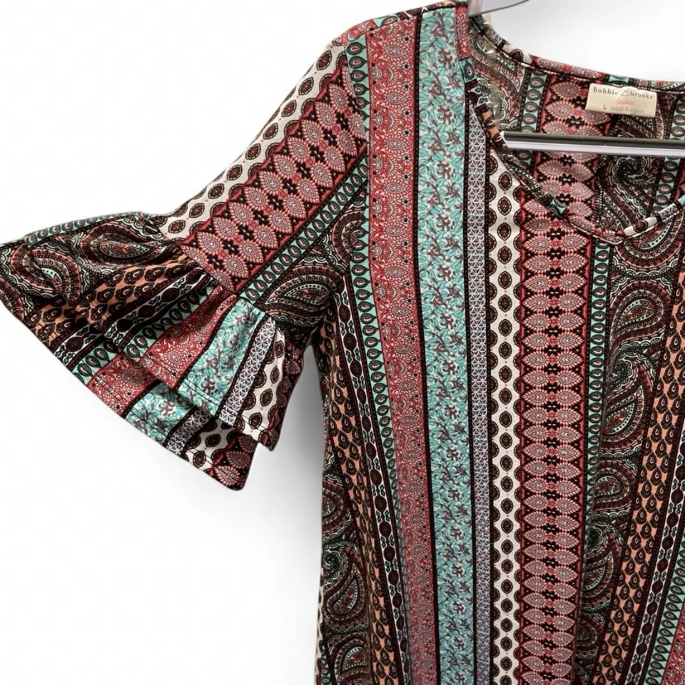 Camisa feminina Bobbie Brooks manga curta babado boho paisley multicolorida tamanho G - Imagem 4 de 4