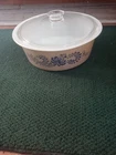 New ListingVintage Pyrex Homestead Oval Beige & Blue 1.5Qt Baking Dish with Lid