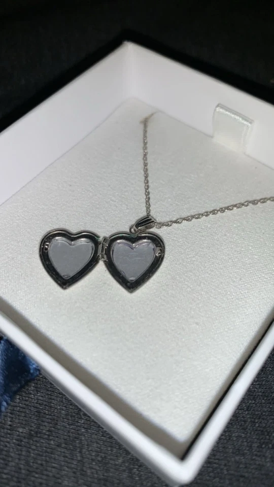 Heart Shaped Locket in Sterling silver - Paris Jewellers (includes chain) — 第 2/3 张图片