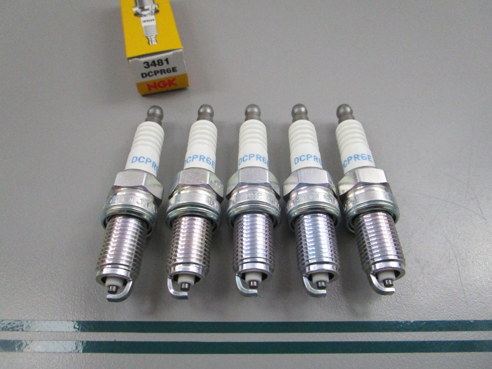 NGK NEW DCPR6E 3481 Spark Plug For: Mercury Mariner Tohatsu LOT OF 5 0810