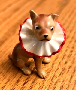 HR Hagen Renaker Miniature Circus Dog Terrier with Ruffled Collar Figurine
