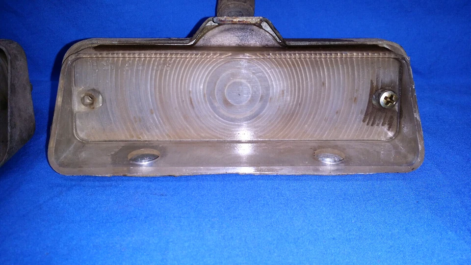 Par de carcasas de lámparas de estacionamiento AMC 1967-1970 3576762 Foto 3 de 4