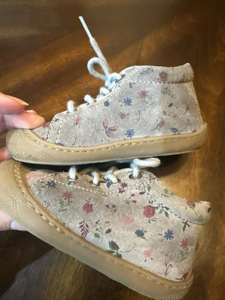 Zapatos con cordones grises Naturino para niñas pequeñas talla 22 (niño pequeño EE. UU. 6) Foto 2 de 4