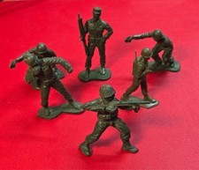 VTG Green Plastic Army Men Toy Soldiers Lot of 6 WWII Infantry Figures 2.5  3"