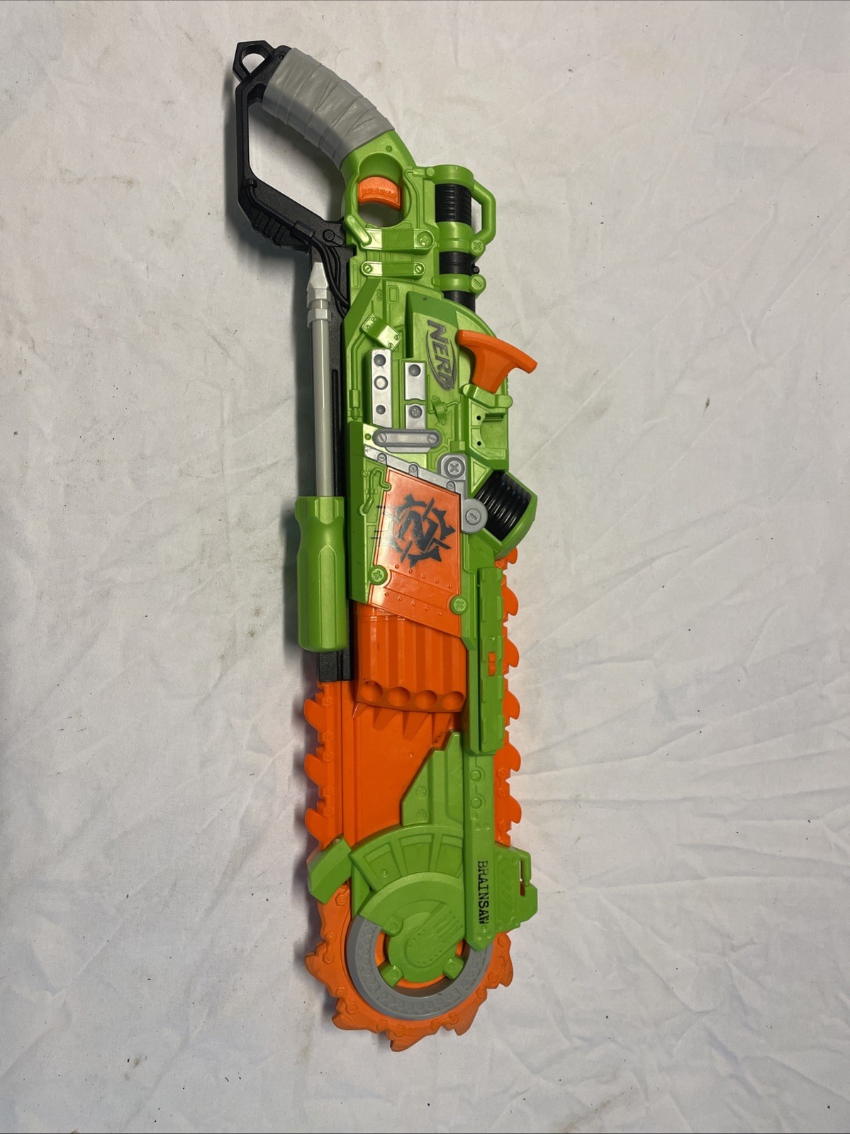 Nerf Zombie Strike Brainsaw Dart Gun Blaster w/ Saw Blade En