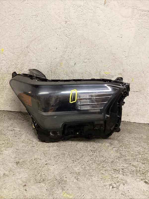 2024 2025 TOYOTA TACOMA RIGHT RH PASSENGER SIDE HEADLIGHT OEM