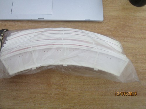 Scalextric Track Borders Sealed Pack of 8 C.196 for C.151 Curves Slot Car Hornby - Picture 3 of 6