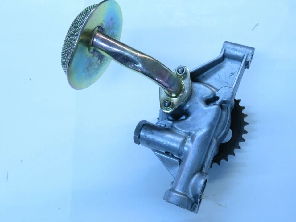 Bomba de aceite del motor para Datsun Nissan 310 310GX F10 y B210 TK marca 15010-M3000 Foto 2 de 3