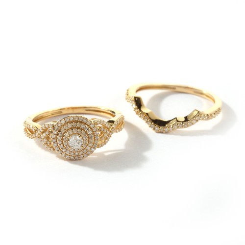 Juego de anillos de compromiso triple halo de diamantes de oro amarillo de 10 K de 1/2 quilates - Imagen 5 de 12
