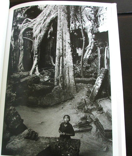 Angkor: The Serenity of Buddhism. Riboud, Marc - Photographs & essay. 1st ed. - Foto 5 di 5