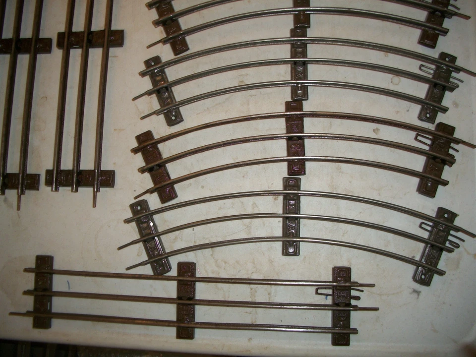 MARKLIN PREWAR NO. 1 GAUGE 3 RAIL DOUBLE PRONG 3 STRAIGHTS AND 6 CURVE TRACKS - Image 4 of 4