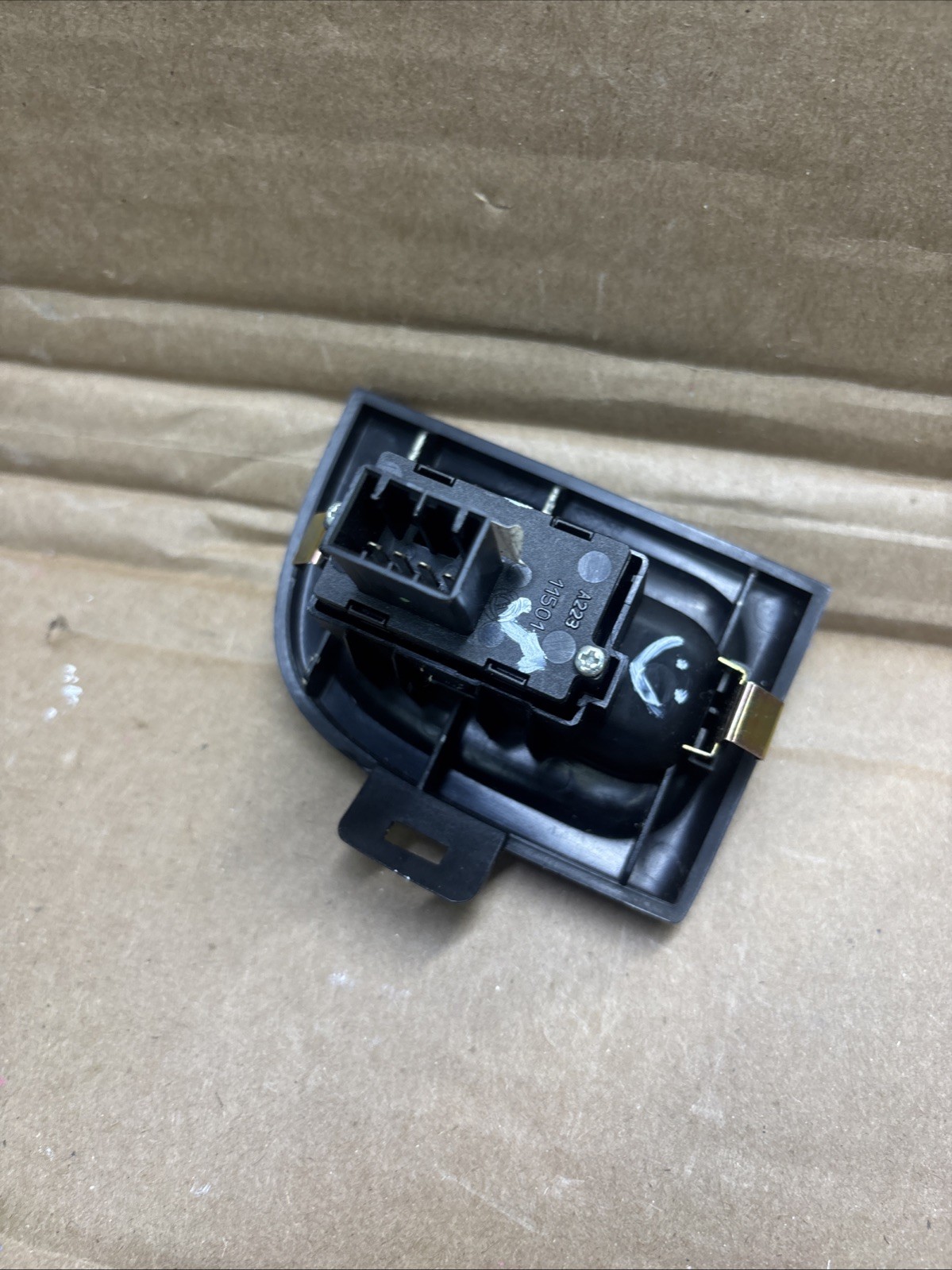03-13 Maserati Quattroporte M139 Rear Right Side Window Control Switch OEM